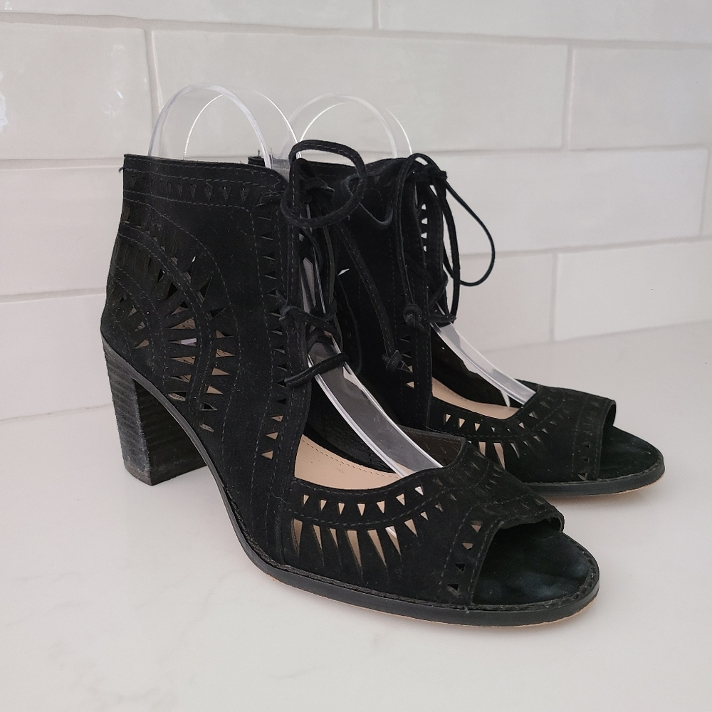 Vince Camuto Tarita Laser Cut Tie Black Suede Sandals Size 9.5